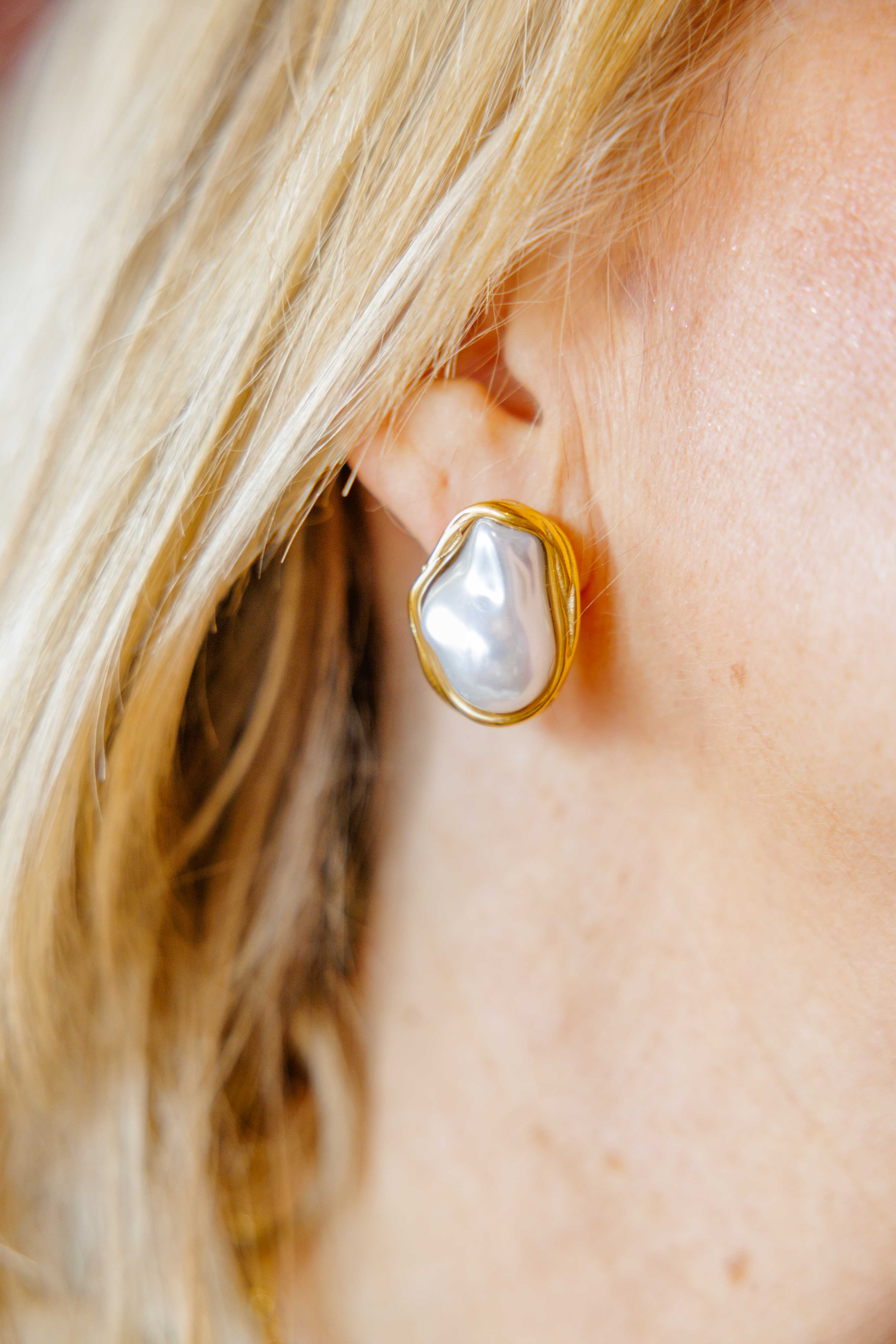 Yasmin Pearl Earrings