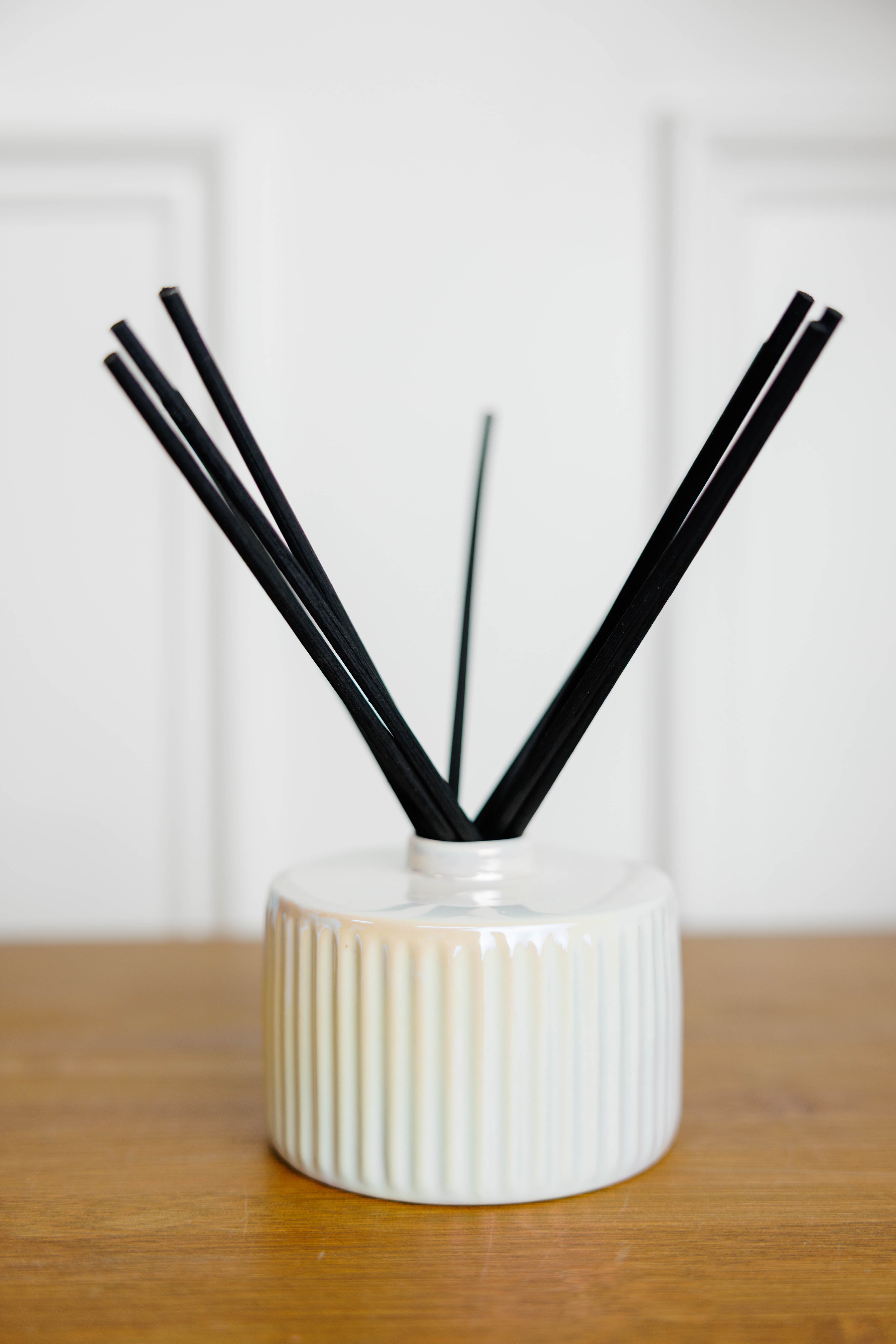 Volcano White Opal Gilded Reed Diffuser