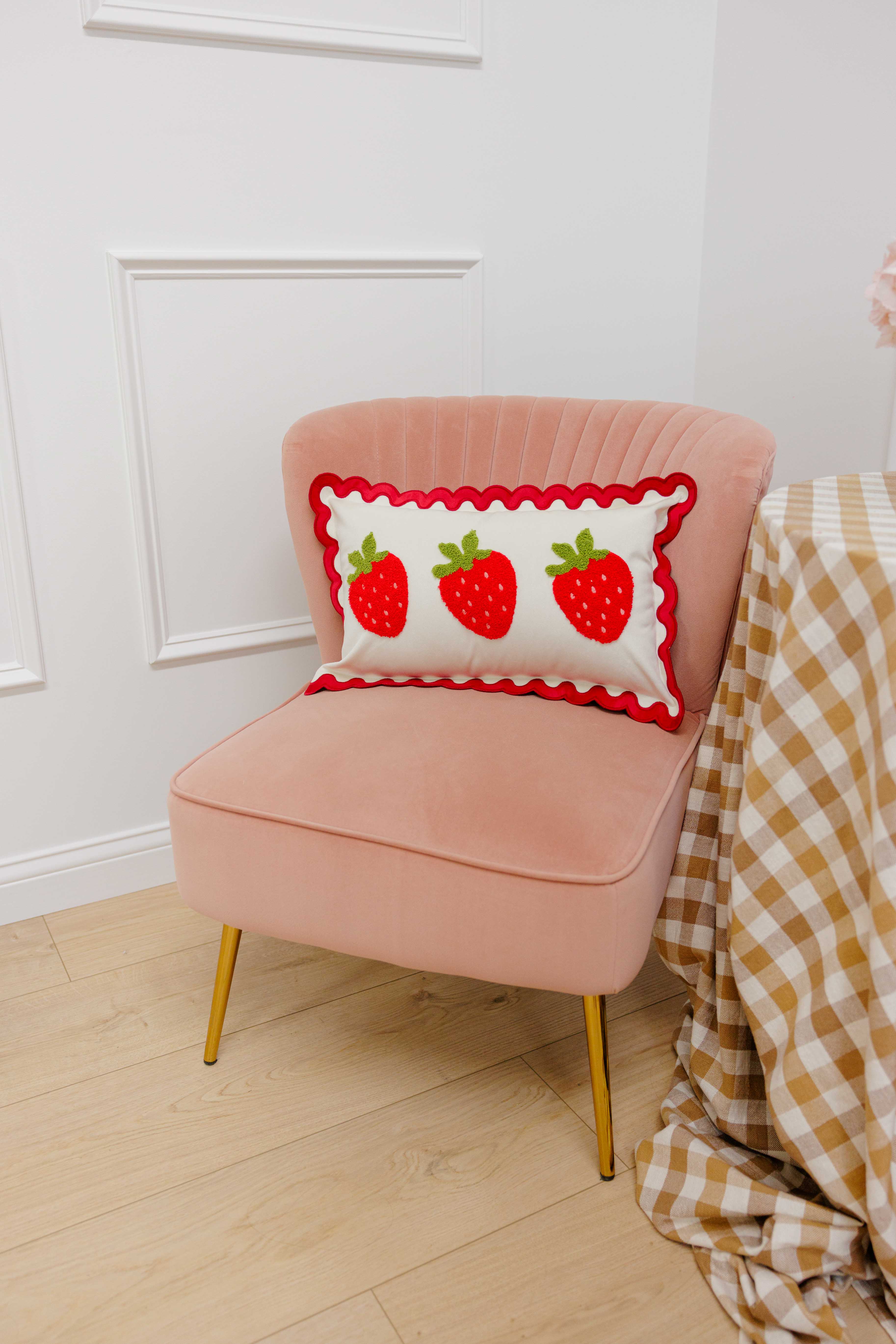 Strawberries Scalloped Pillow