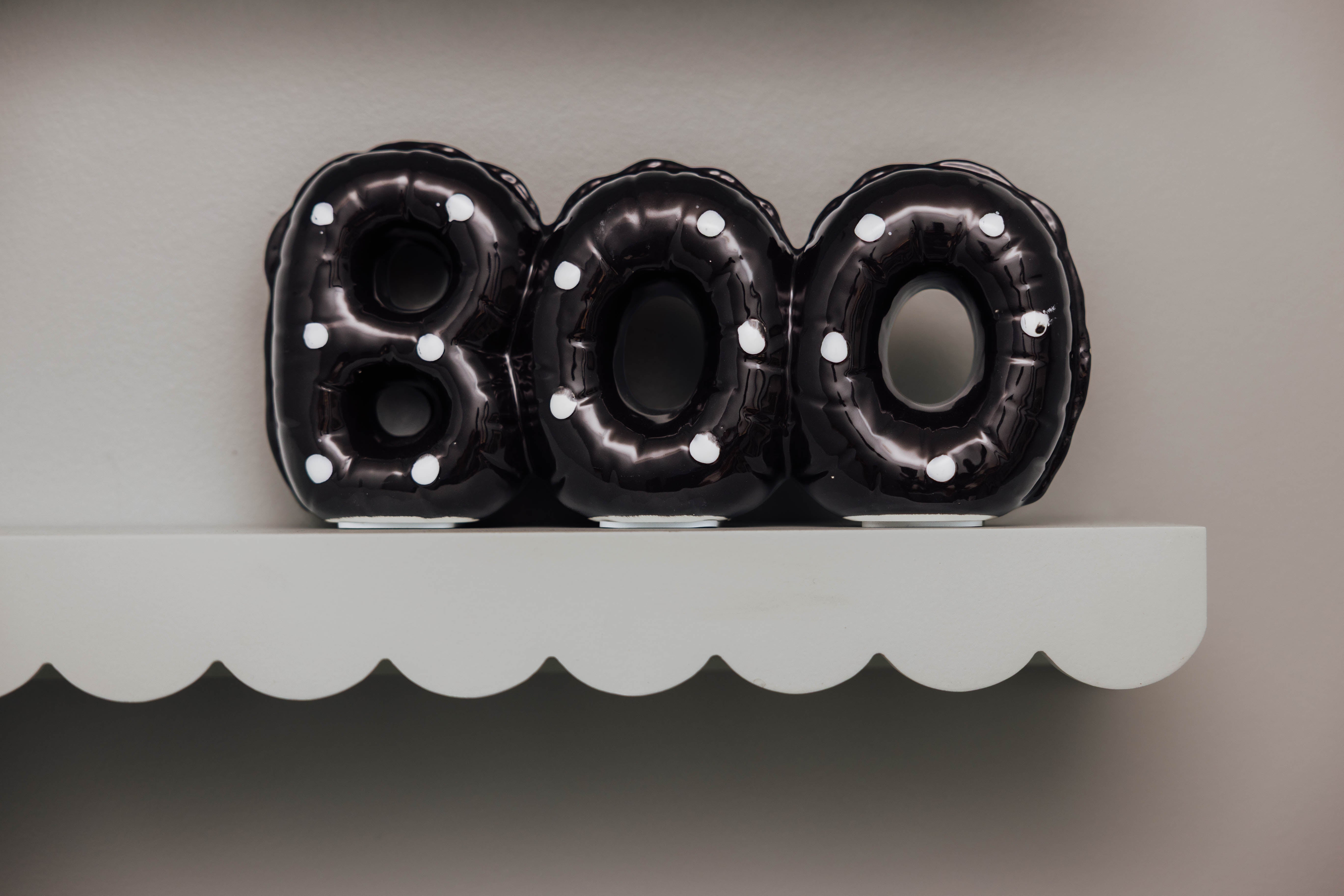 Boo Shelf Sitter