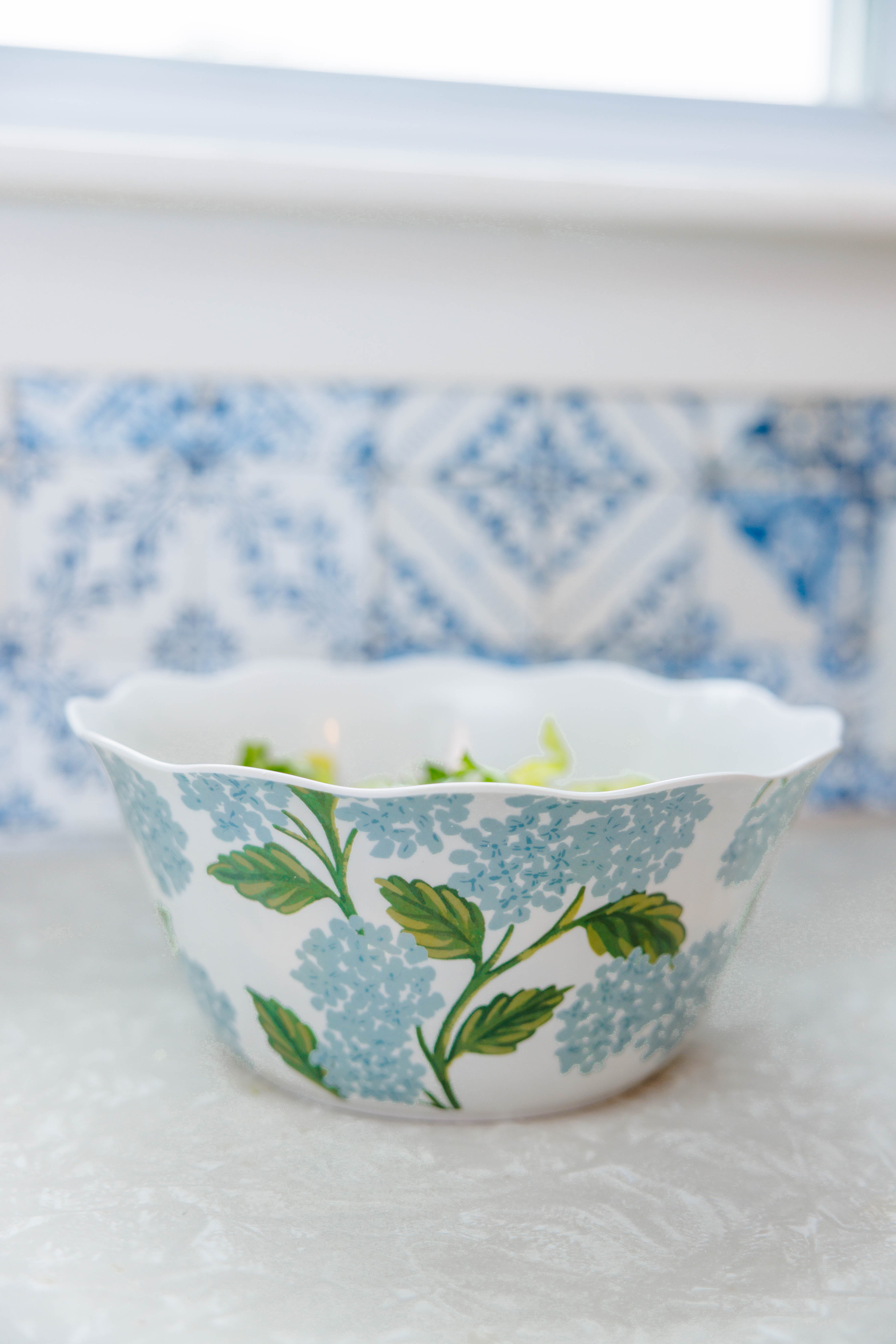 Hydrangea Melamine Serving Bowl