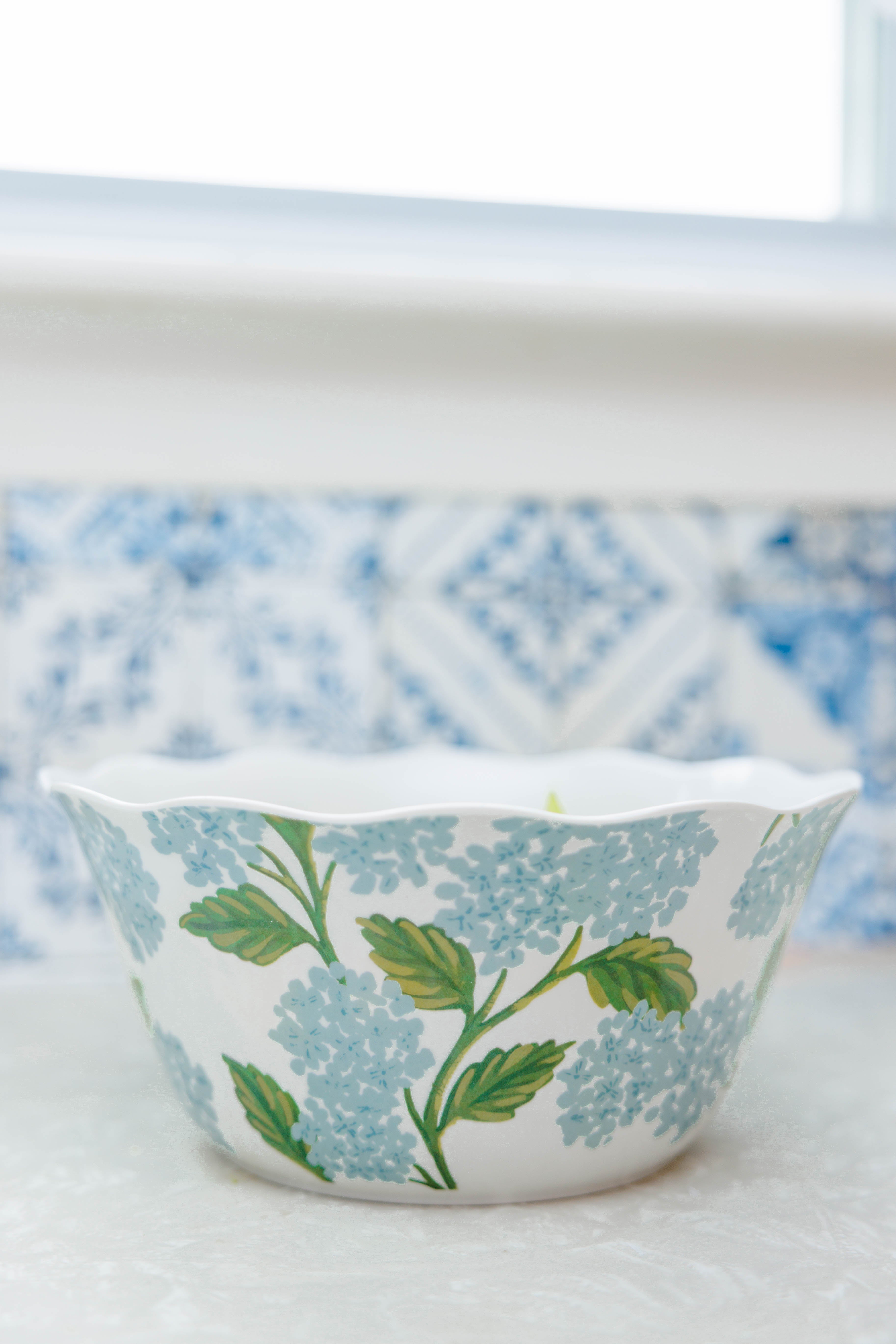 Hydrangea Melamine Serving Bowl