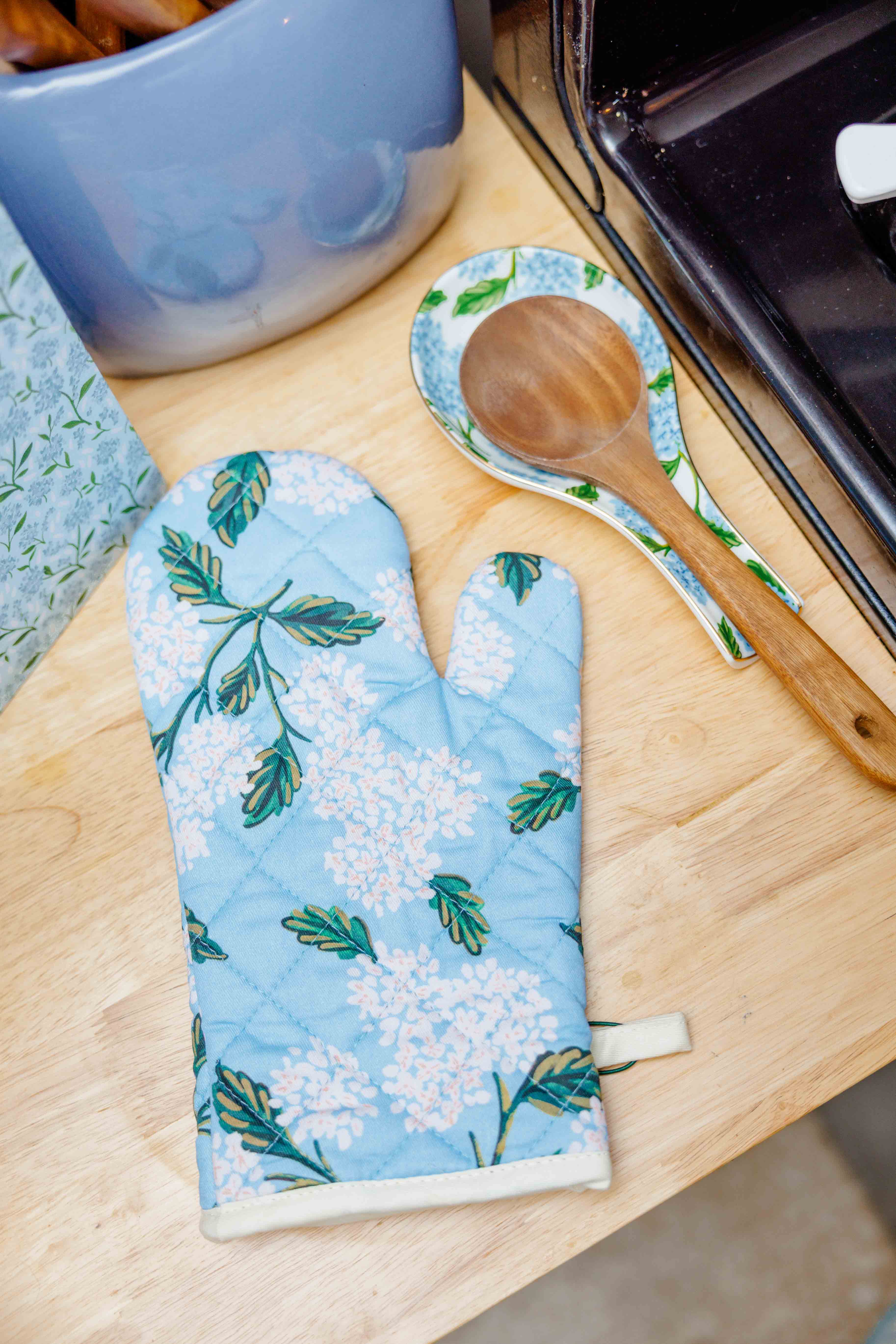 Hydrangea Oven Mitt