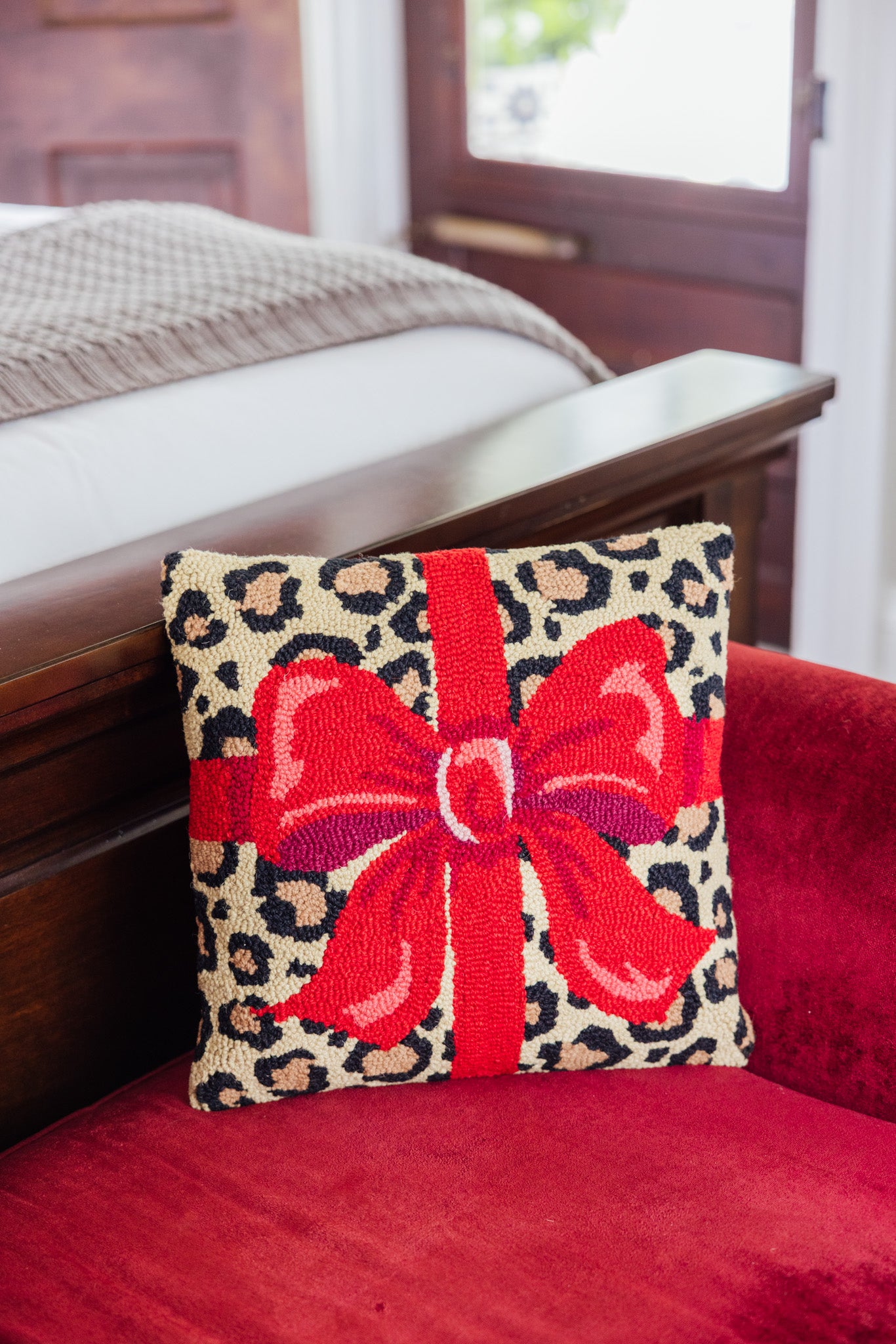 Leopard Present Hook Pillow