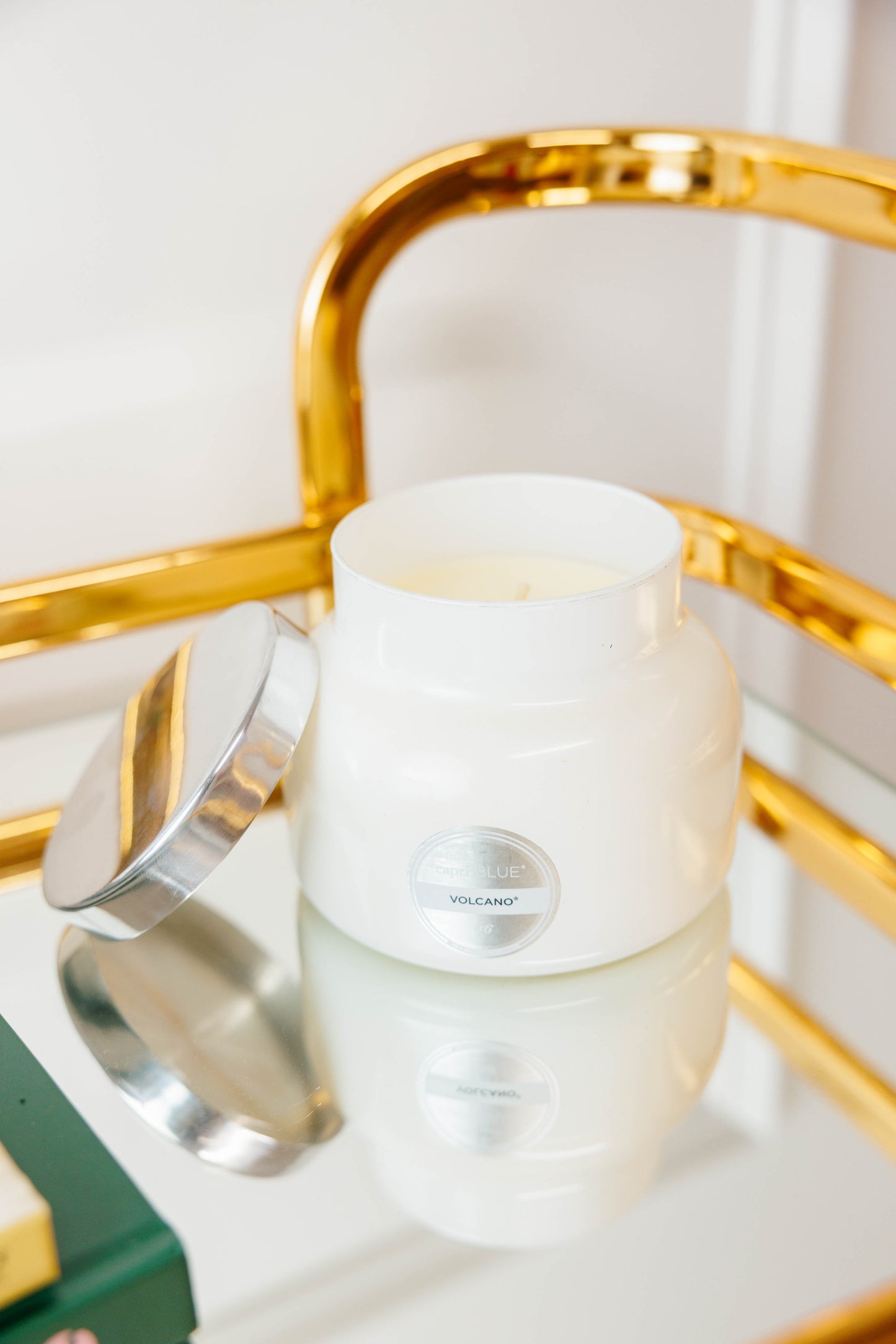 Volcano White Signature 19 oz Candle