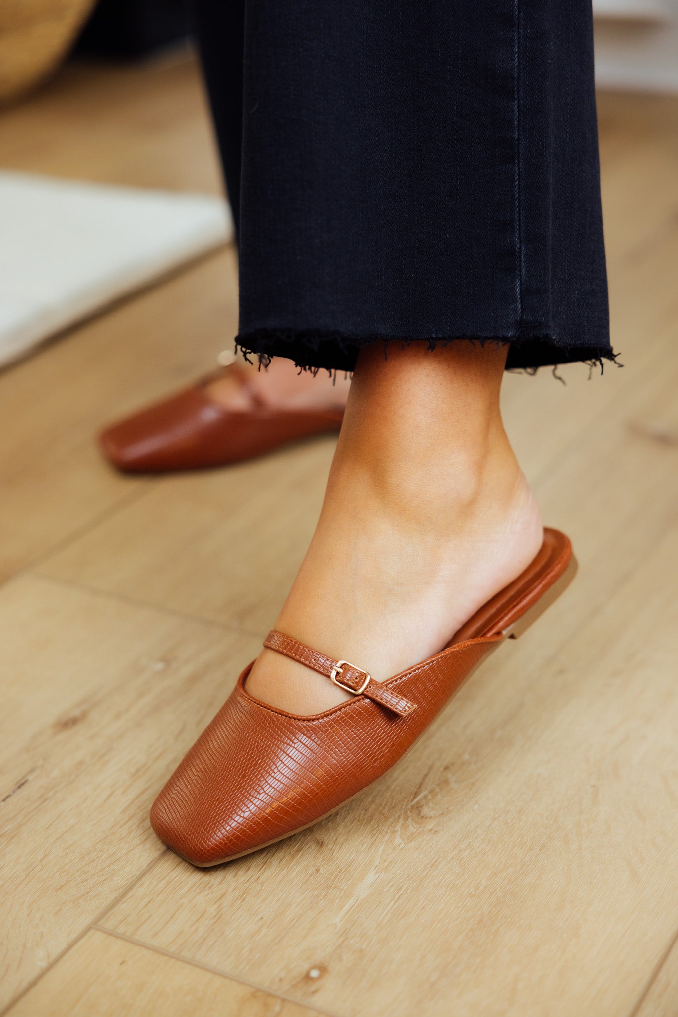 Athena Brown Flat