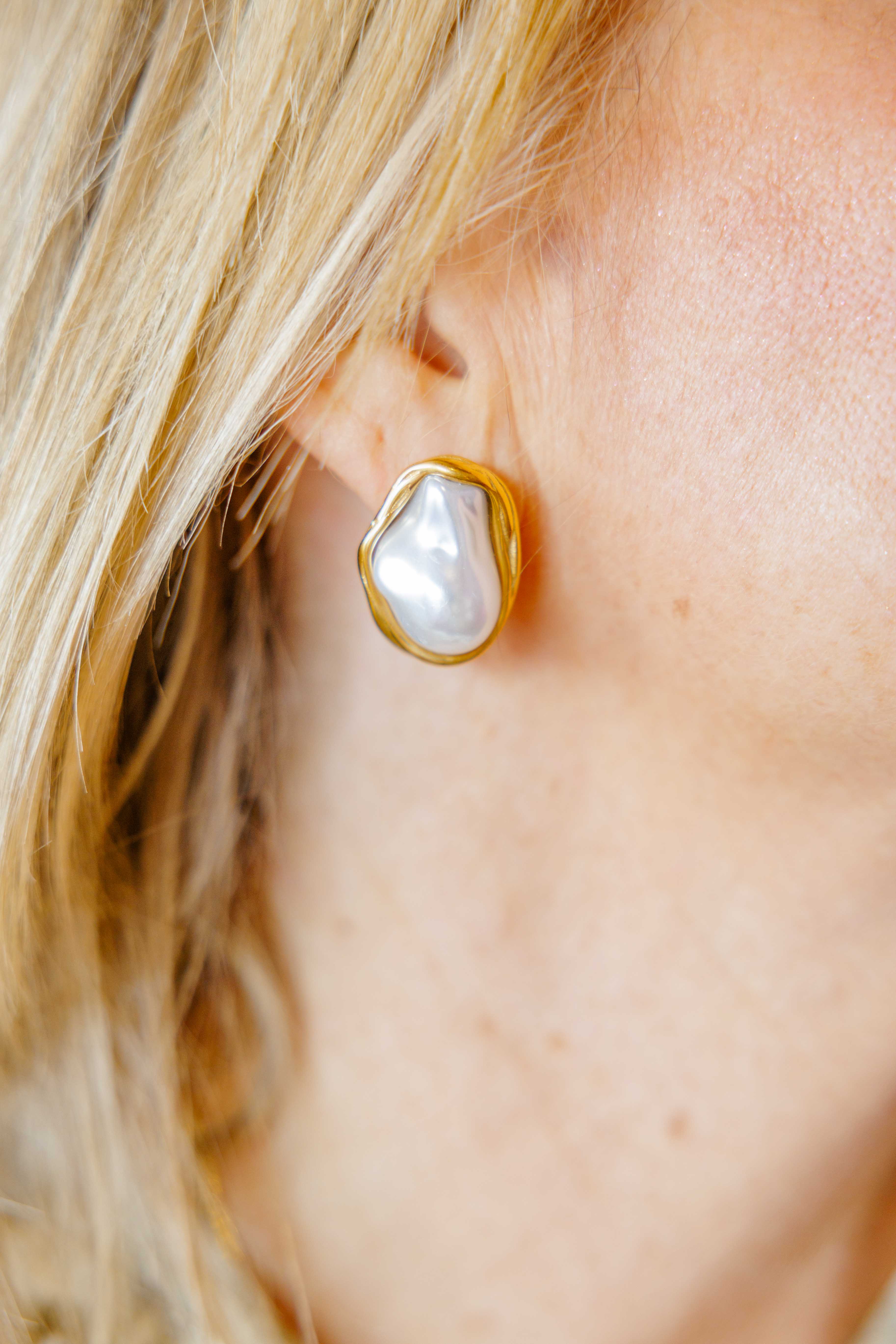 Yasmin Pearl Earrings