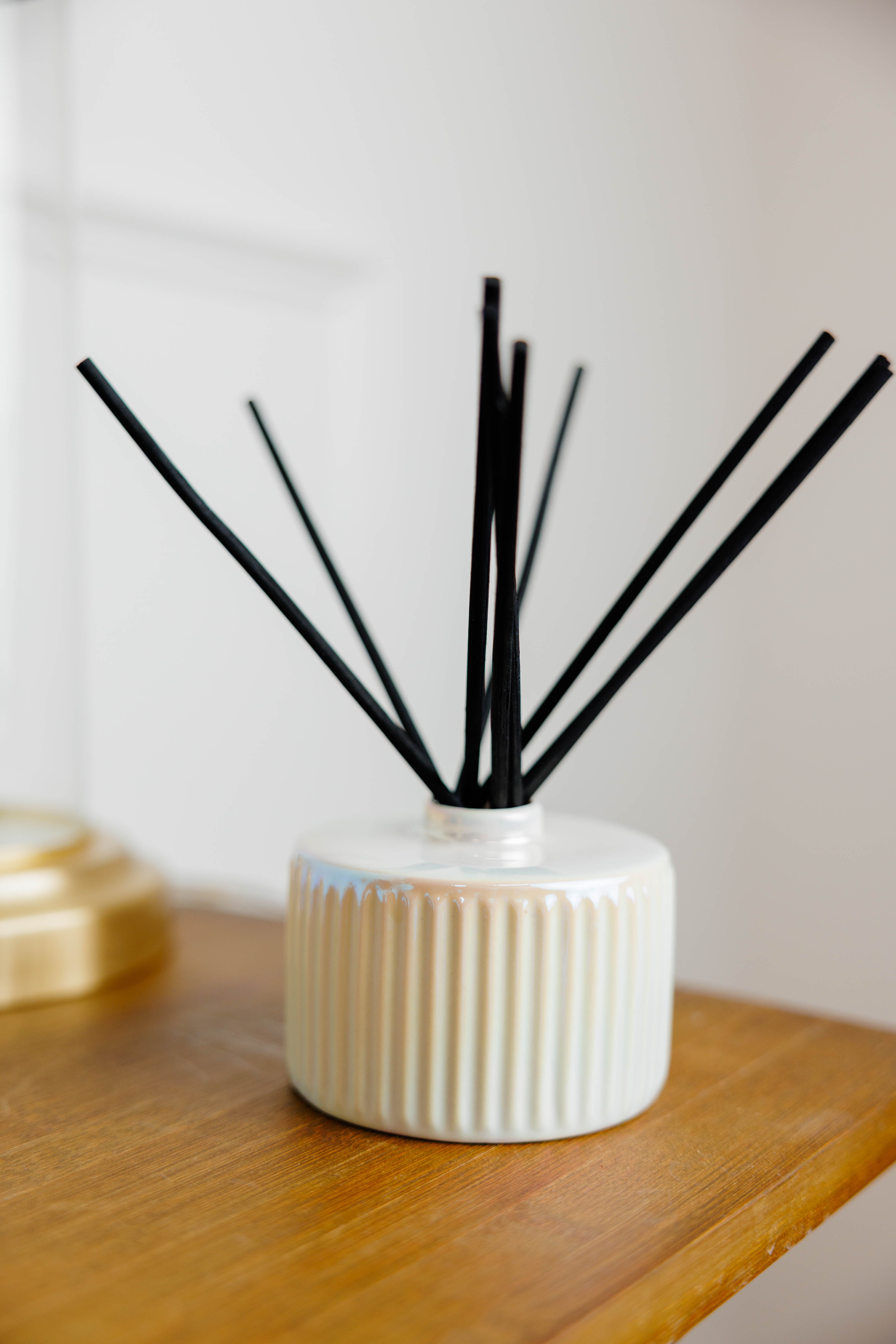 Volcano White Opal Gilded Reed Diffuser