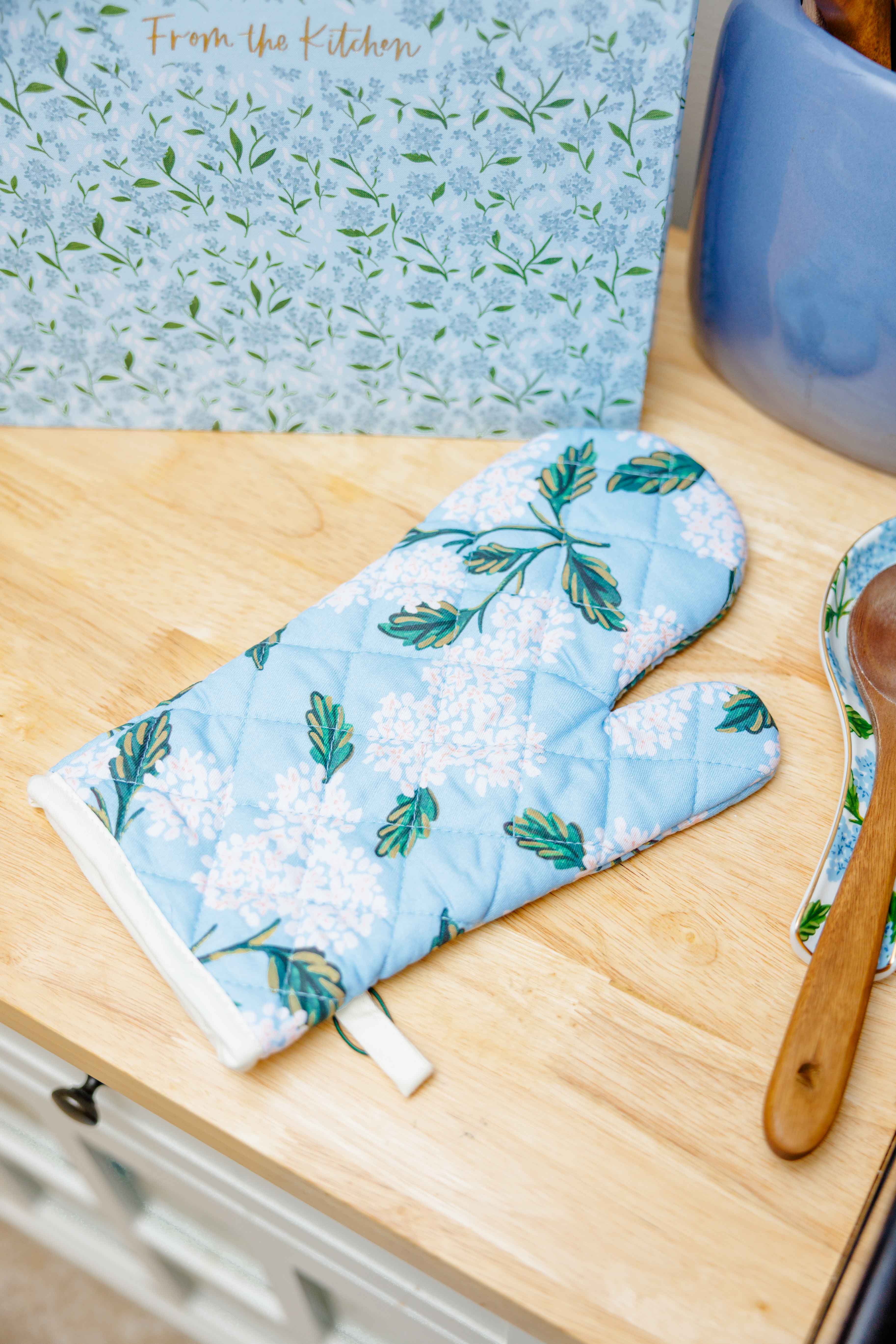 Hydrangea Oven Mitt