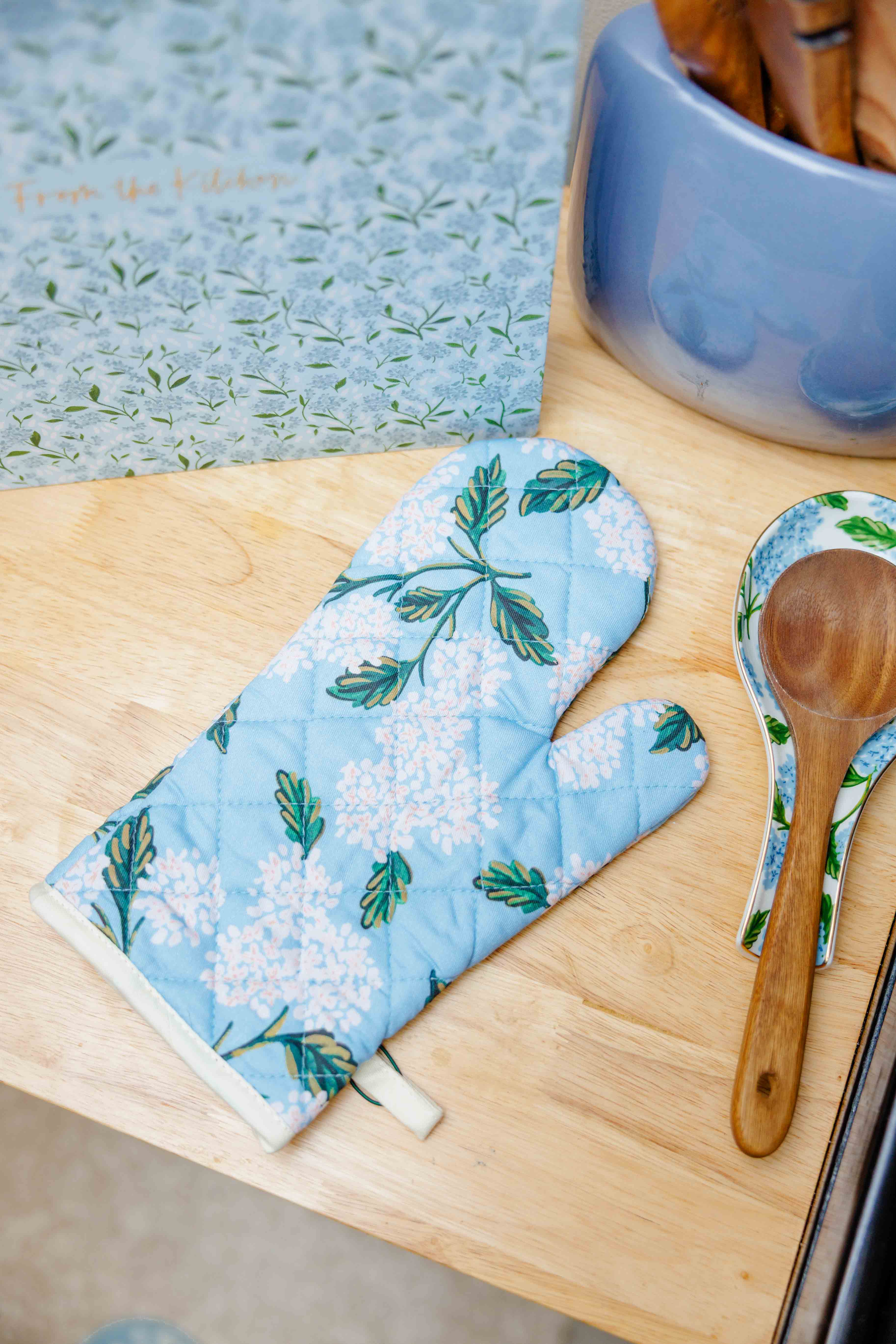 Hydrangea Oven Mitt