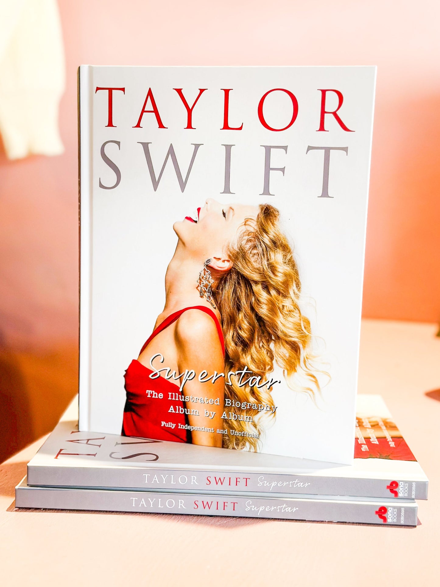 Taylor Swift-Superstar Book