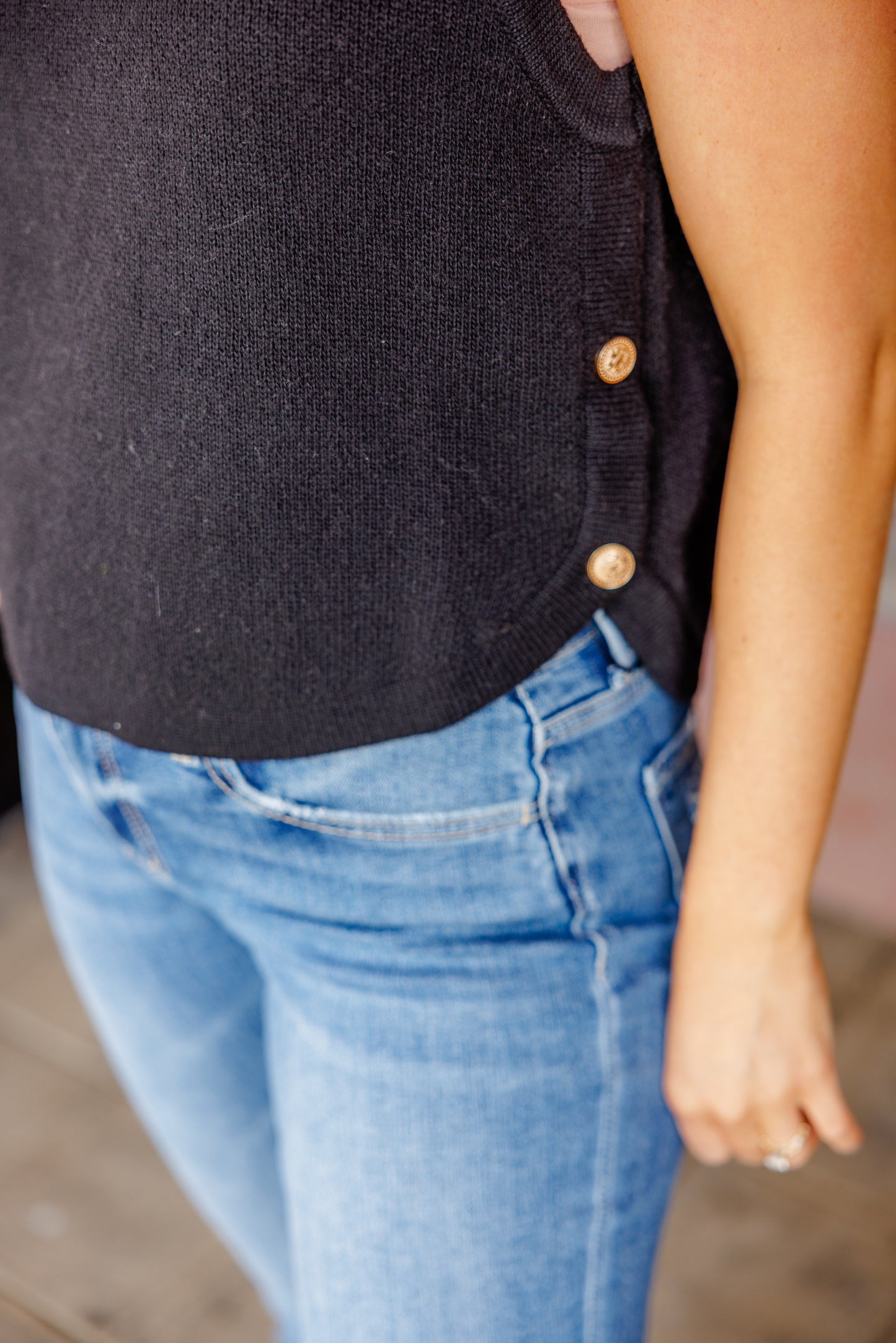 Black Sleeveless Sweater Top