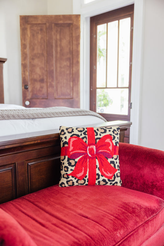 Leopard Present Hook Pillow