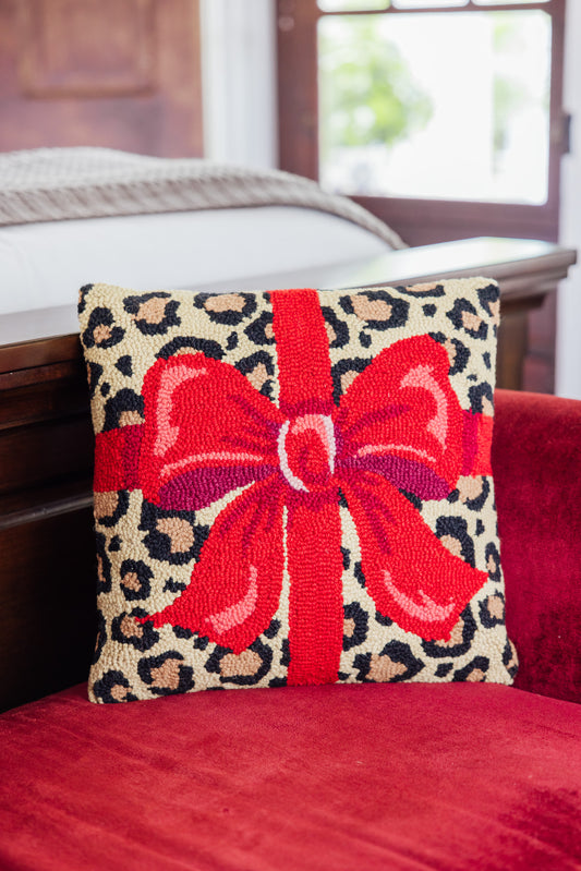 Leopard Present Hook Pillow