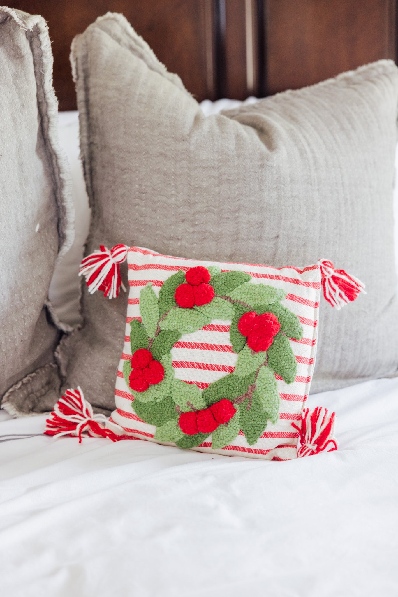 Wreath With Tassels Hook Pillow