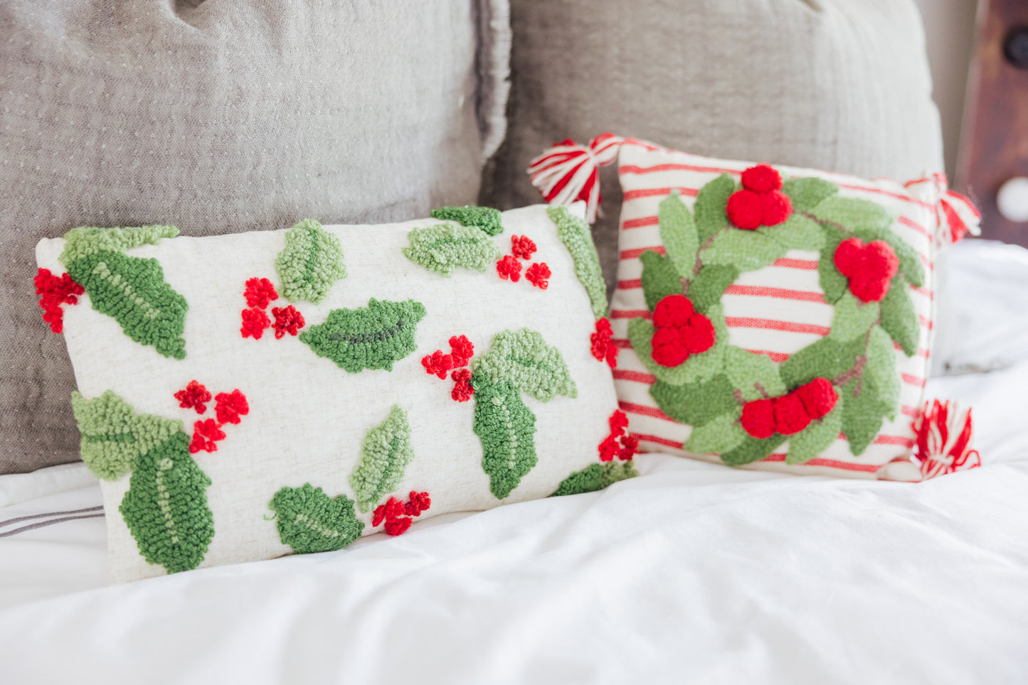 Wreath With Tassels Hook Pillow