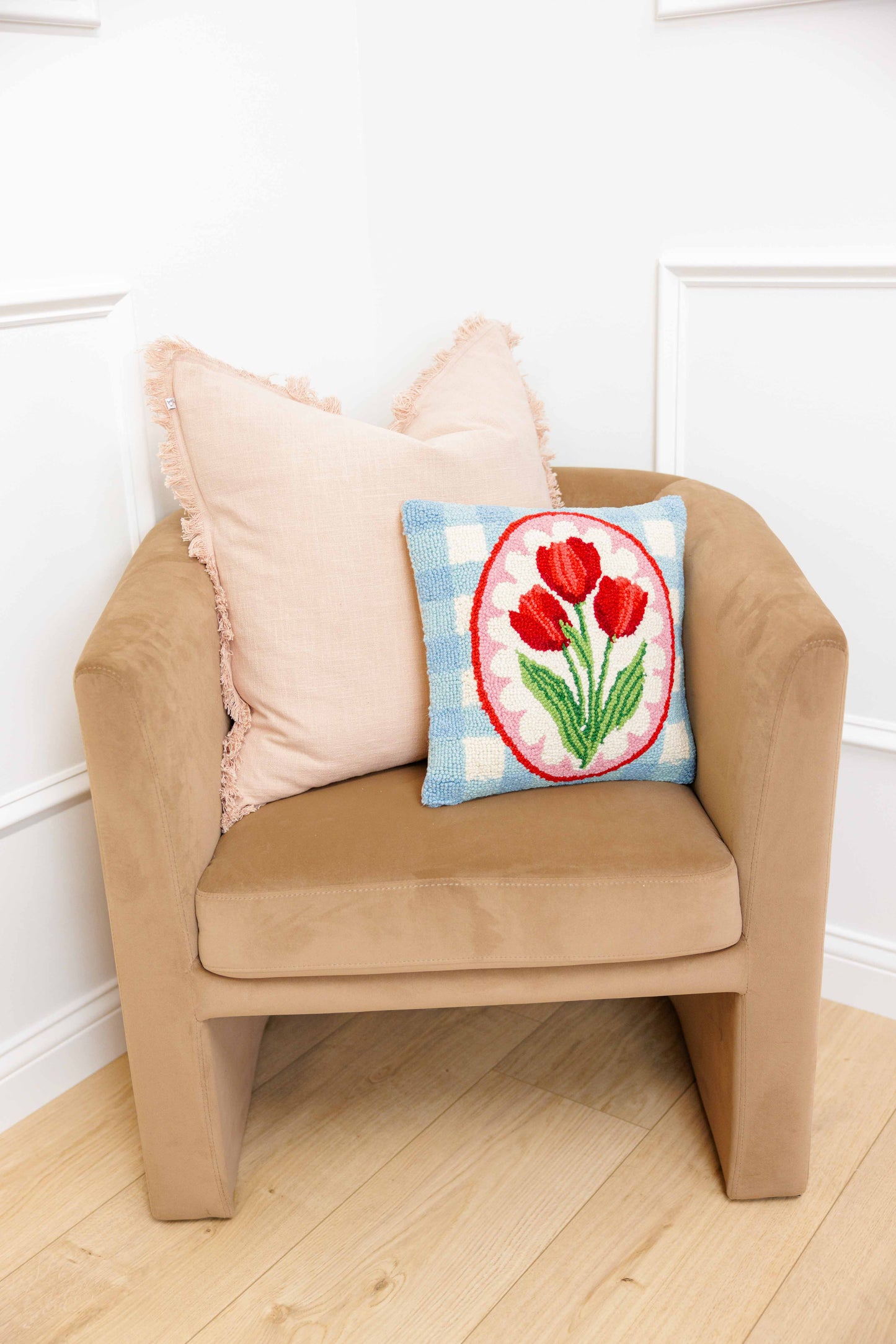 Tulip Frame Hook Pillow