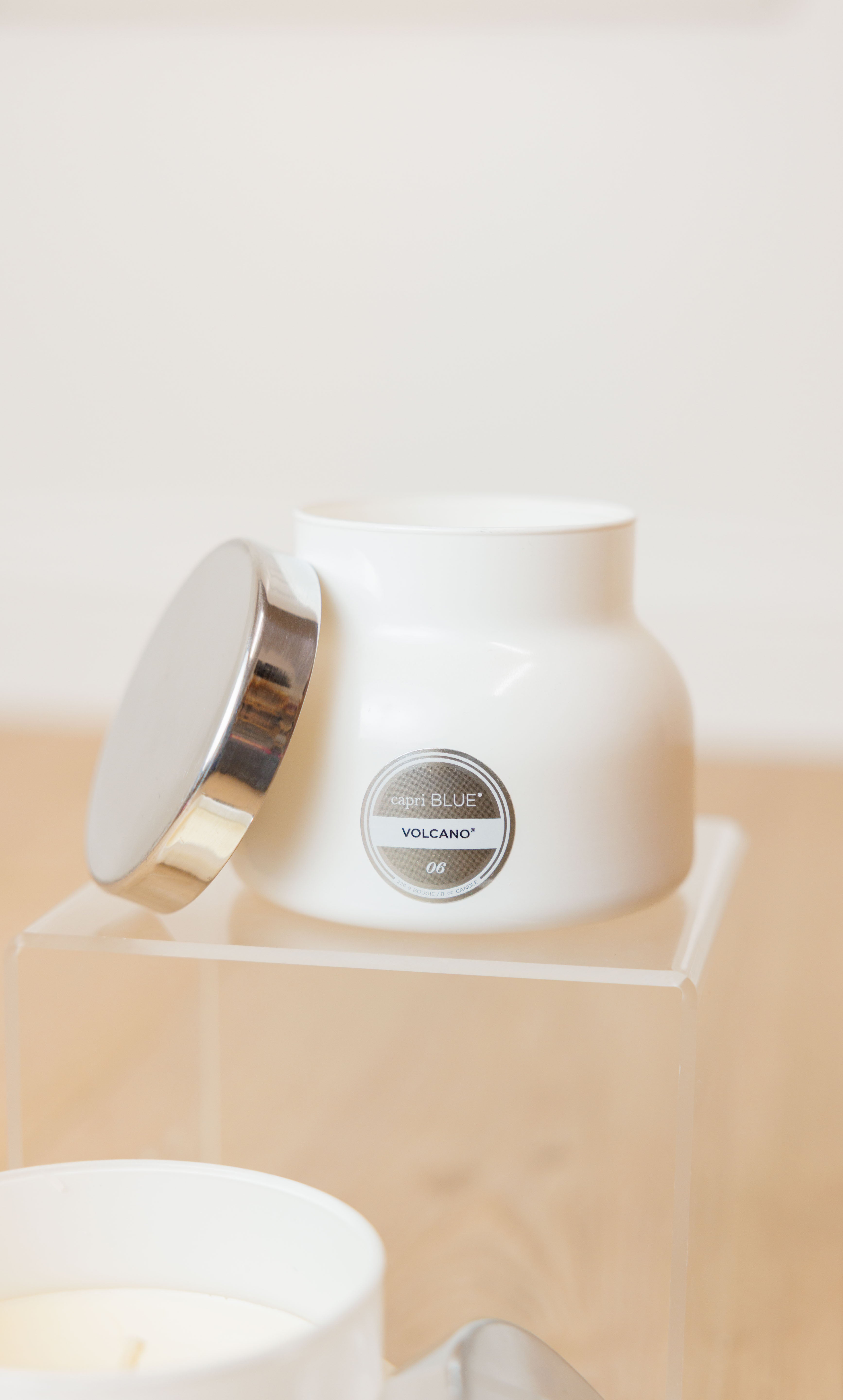 Volcano White Signature Petite Candle