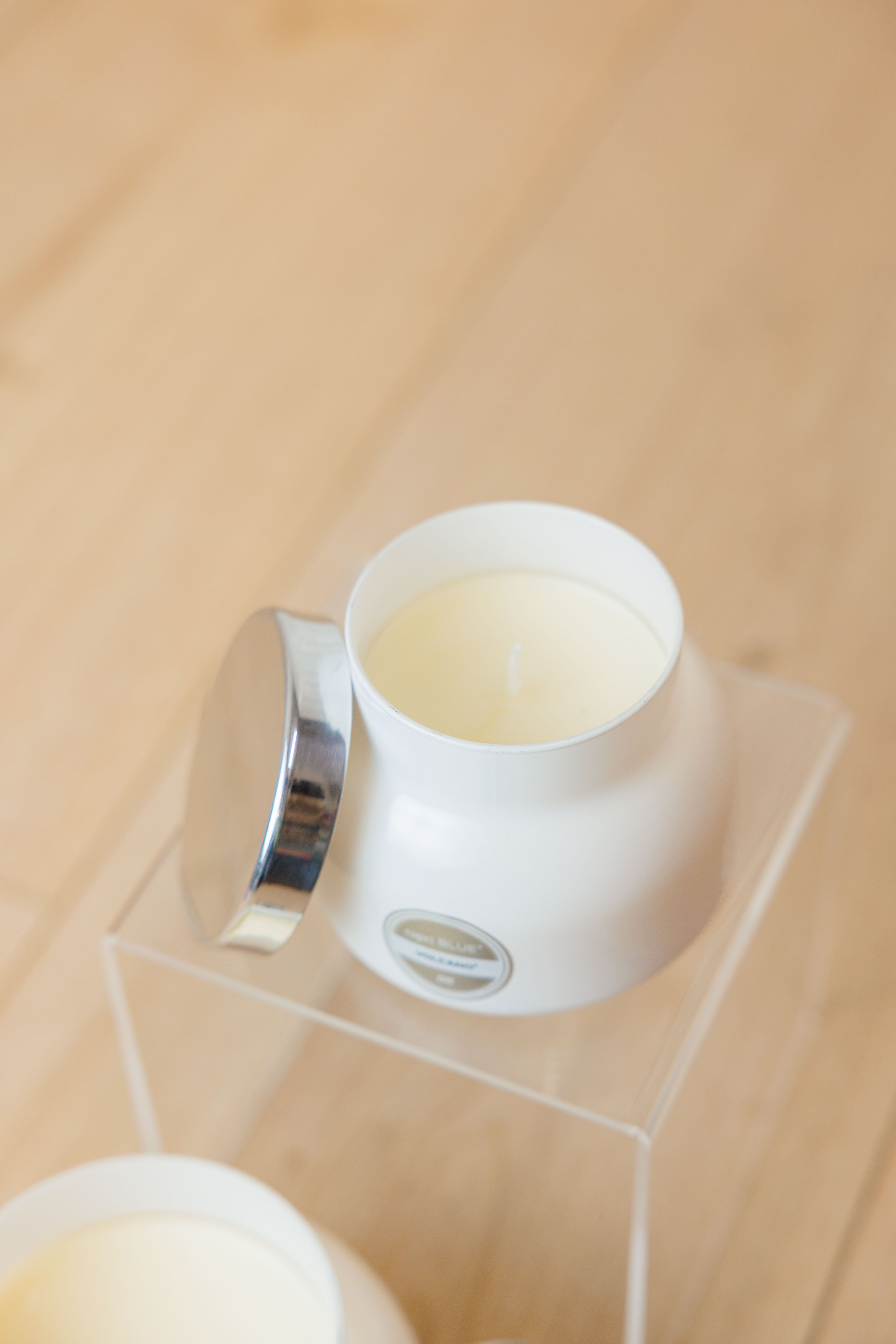Volcano White Signature Petite Candle