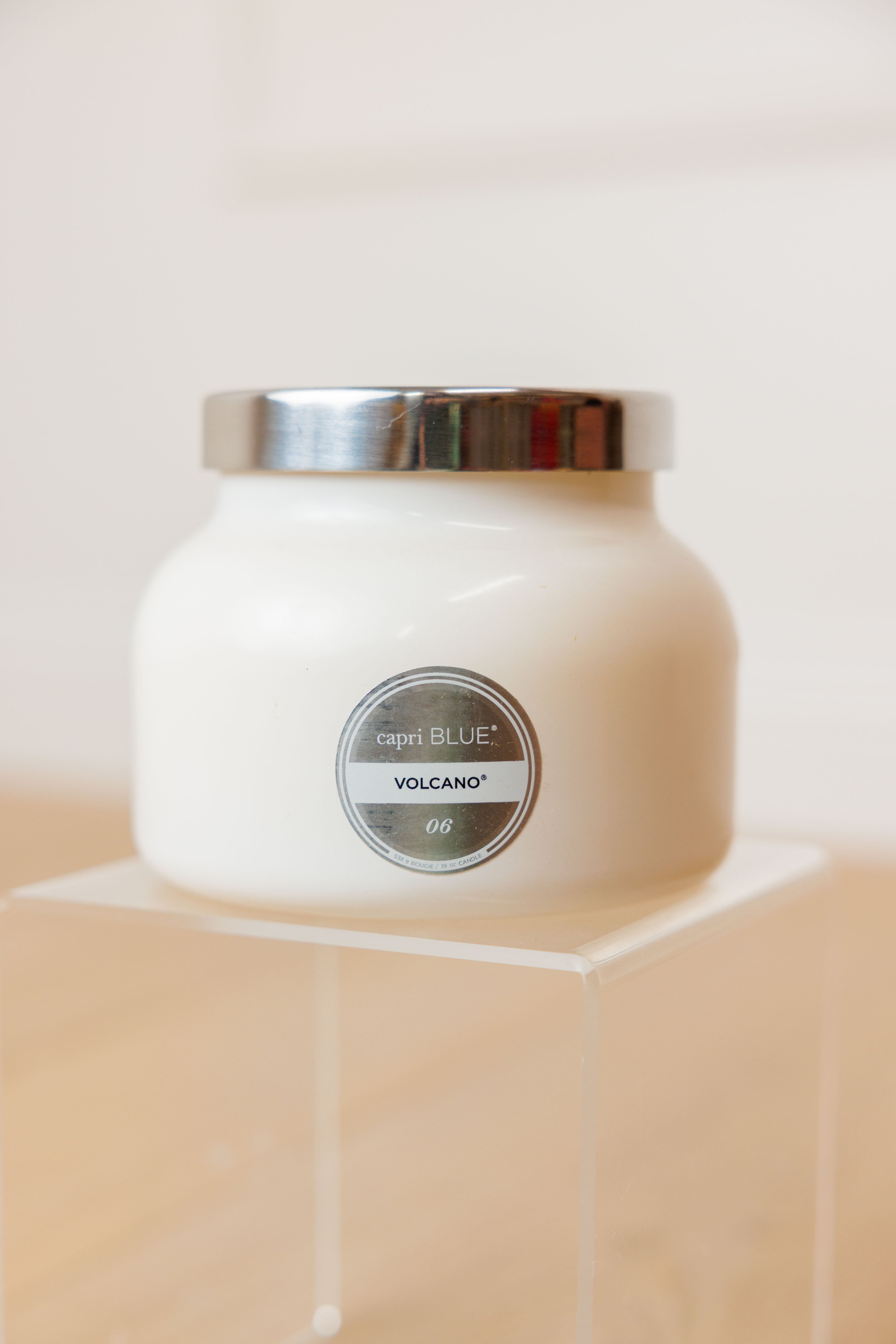 Volcano White Signature 19 oz Candle