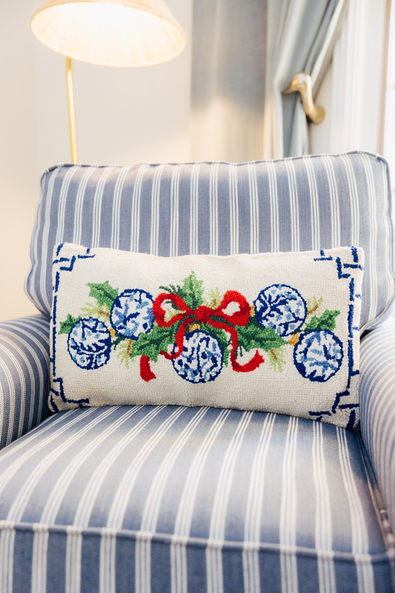 Chinoiserie Ornaments Hook Pillow