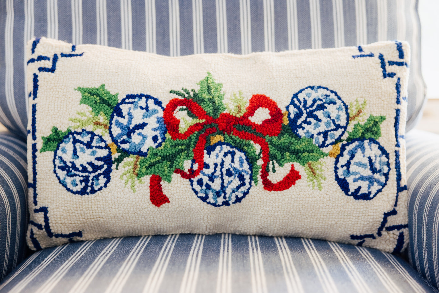 Chinoiserie Ornaments Hook Pillow